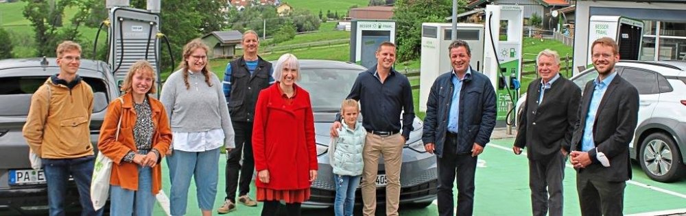 Die Passauer Grünen im Austausch mit der Praml Group. -Foto: Weigl