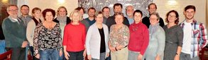 Bei der Liste FWG/Grüne stehen Frauen in der ersten Reihe und auch auf den ersten Plätzen. Nicht alle Kandidaten waren beim Fototermin dabei. – Foto: pnp