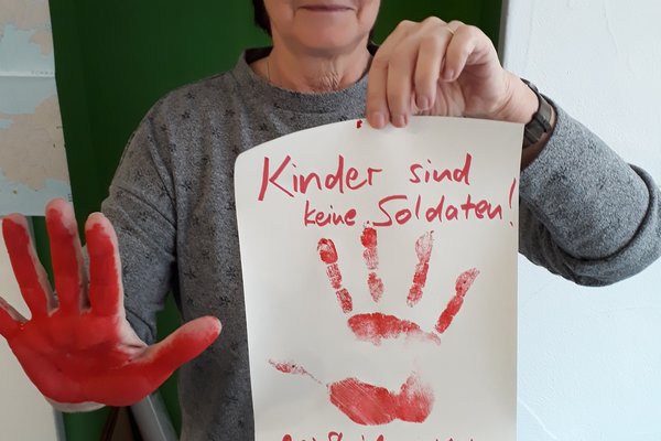 MdL Rosi Steinberger zum Red-Hand-Day