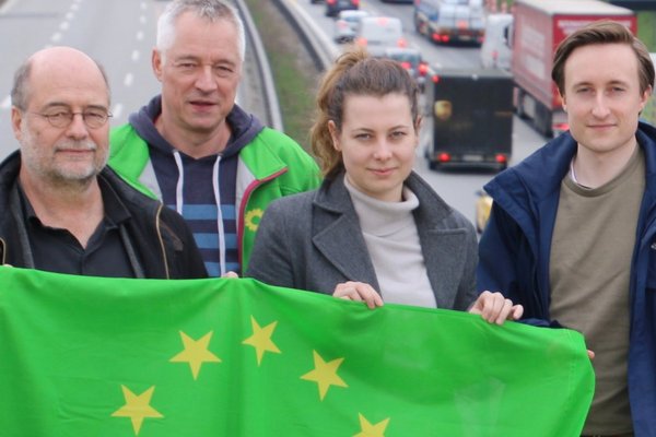 Für ein Europa mit Kontrollen aber ohne CSU-Grenzen: Brigitte Steidele, Eike Hallitzky, Dirk Wildt, Jamila Schäfer (stellvertretende Bundesvorsitzende von Bündnis 90/Die Grünen), Timm Schulze, Uli Swoboda (v.l.n.r) – Foto: Matthias Weigl 