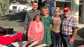 Brigitte Steidele (3.v.l.) bei den Kollleg*innen von der SPD: Andreas Winterer (links) und Sabine Mayerhofer (2.v.r.)