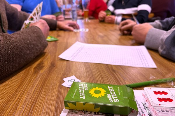 144 talentierte Schafkopfspieler*innen sorgten für aufregende Partien. Dem 1. Platz winkten 500 EUR. (c) Sonja Kessler