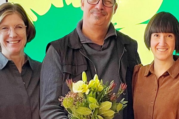 Frisch gekürt: Frederic Sascha Müller (mit Blumen) zusammen mit Claudia Woller, Dirk Wildt, Monika Solomon, Stefanie Auer, Sonja Kessler, Erhard Grundl und Andreas Auer (v.l.n.r)