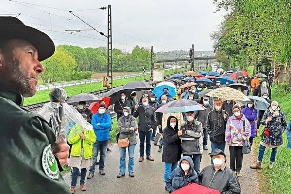 Initiator der Bürgerbewegung ist Reinhard Bieringer. Er verkündete, dass schon 1400 Unterschriften gesammelt seien. -Fotos: Baumgartl