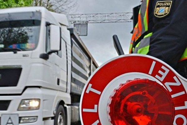 Die Grenzkontrollstelle auf der A3 soll Richtung Grenze verlegt werden. Nach jahrelangem Ringen kristallisiert sich nun Reding als möglicher Standort heraus – sehr zum Missfallen der Anwohner. −Foto: Archiv Schlegel