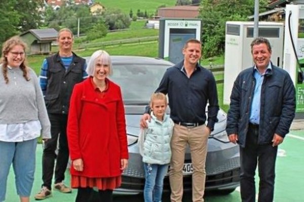 Die Passauer Grünen im Austausch mit der Praml Group. -Foto: Weigl