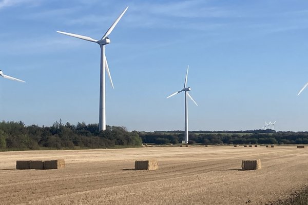 Vier Windräder, die etwa im südlichen Hügelland oder auch oberhalb der Innleiten stehen könnten, reichen aus, um  den gesamten Strombedarf der 16.000 Pockinger Haushalte zu decken | Foto: Eike Hallitzky