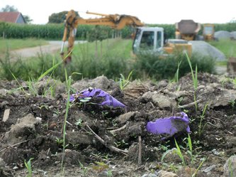 Plastikmüll der Inntal-Gärtnerei in Rothof / Neuhaus am Inn Plastikmüll der Inntal-Gärtnerei in Rothof / Neuhaus am Inn