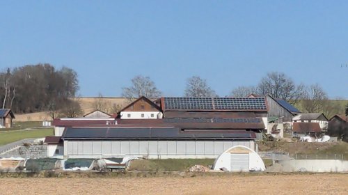 Haindl-Hof im Kreis Passau mit Solardächern Haindl-Hof im Kreis Passau mit Solardächern