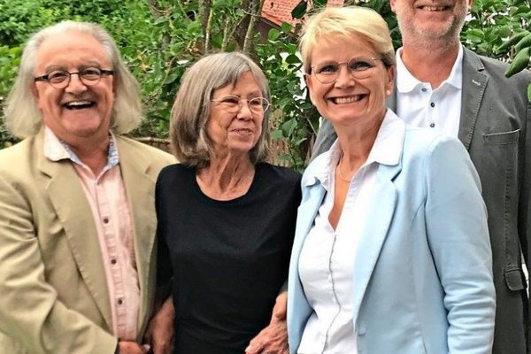 Sie sehen den Kommunalwahlen optimistisch entgegen: (v.l.) Gemeinderat Michael Jovanovic, stellv. Unterbezirksvorsitzende Barbara König, Gemeinderätin und designierte Bürgermeisterkandidatin Sabine Mayerhofer, Gemeinderat Hans Weidmann. -Foto: PNP