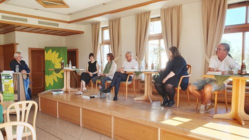 v.l.n.r.: Moderator Dirk Wildt, Stefanie Auer, Dorit Zimmermann, Karl-Heinz Kellermann, Angelika Eder, Sascha Müller | Foto: Lisa Geiger v.l.n.r.: Moderator Dirk Wildt, Stefanie Auer, Dorit Zimmermann, Karl-Heinz Kellermann, Angelika Eder, Sascha Müller | Foto: Lisa Geiger