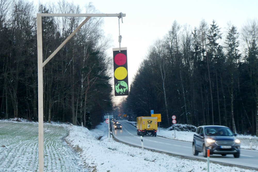 "Ampel"-Galgen auf dem Weg von Fürstenzell nach Passau | Foto: Dirk Wildt "Ampel"-Galgen auf dem Weg von Fürstenzell nach Passau | Foto: Dirk Wildt